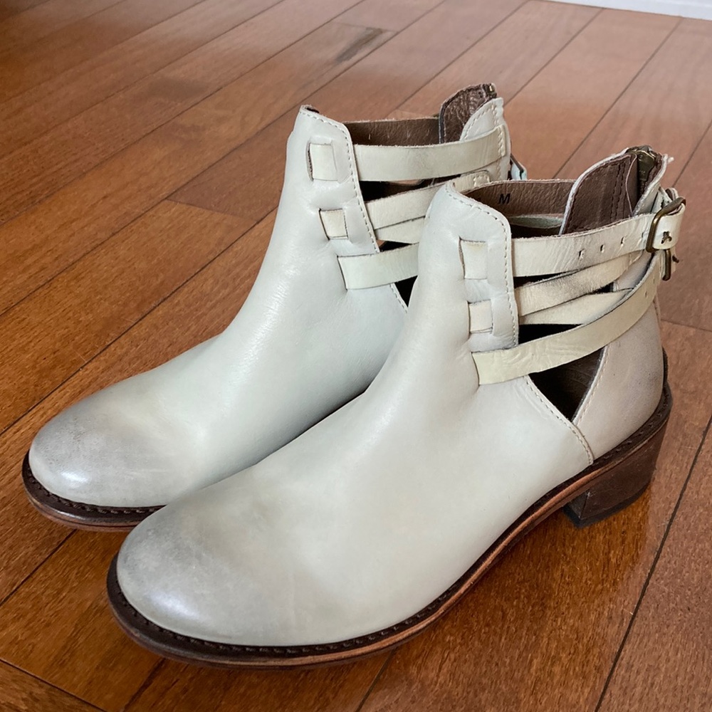 Anthro Gee WaWa Handmade Off White Brandi Boot - 8